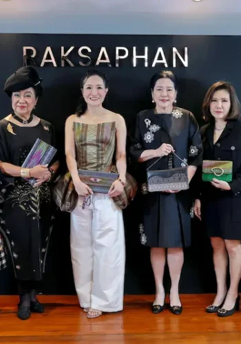 'RAKSAPHAN' เปิดฉากคอลเลกชันระดับมาสเตอร์พีซคอลเลกชันแรก รังสรรค์ "ผ้าลายน้ำไหล" สู่ชิ้นงานศิลปะสะสมสุดลิมิเต็ด ถ่ายทอดภูมิปัญญาท้องถิ่นสู่สุนทรียภาพระดับสากล