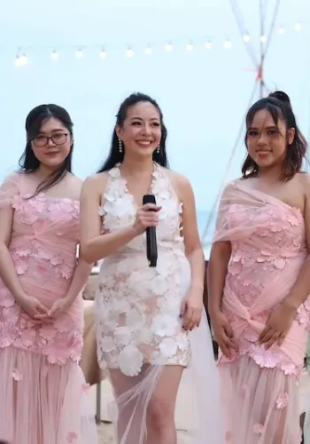 “อมรพันธ์วิลล่า” ฉลอง 100K Followers ตอกย้ำความสำเร็จ พาธุรกิจบริการอายุ 47 ปีเข้าสู่โลกออนไลน์